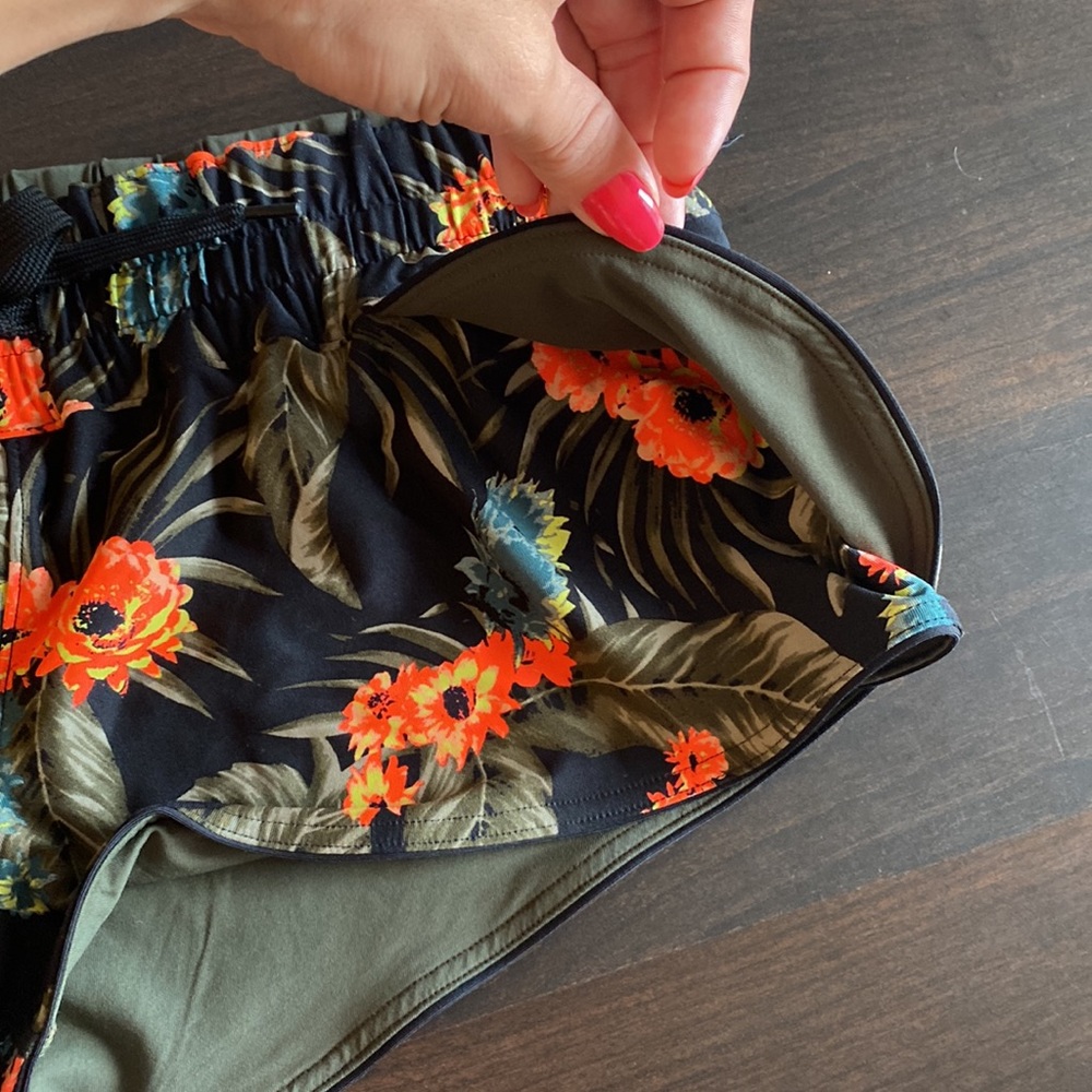 Reversible 🌺 Rip Curl 🌺 Shorts - Picture 6 of 10